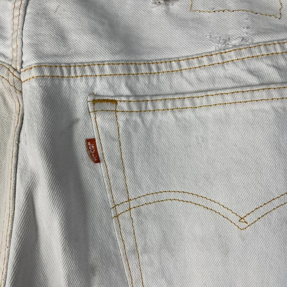 Levi's Jeans Men's‎ White Denim Contrast Stitch Classic Button Fly 38X27 - Flaw